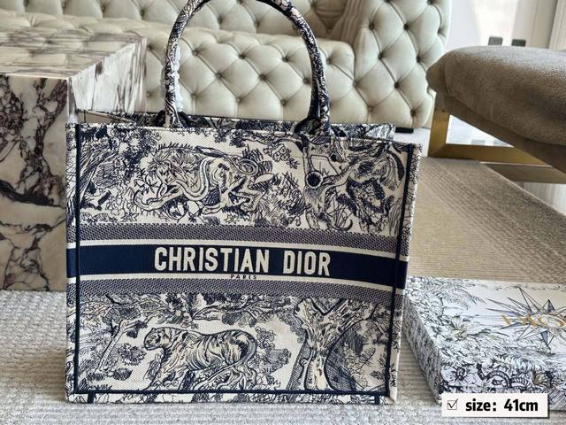 Gift Box Size: 26*21cm, 36*28cm, 41*35cm. Dior Tote Shopping Bag. Latest Dior To