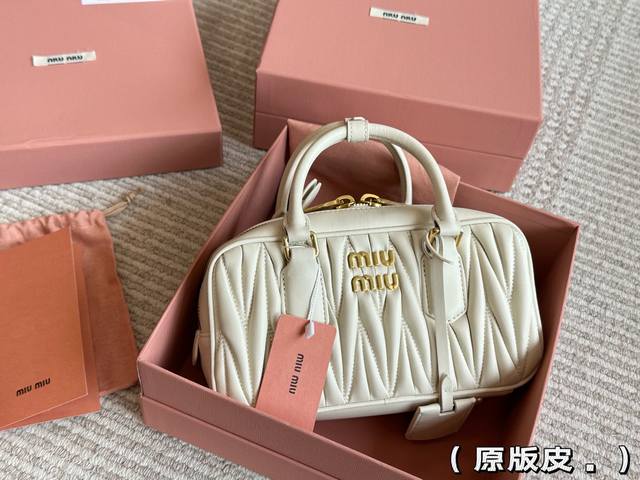 Original leather full packaging. Size: 23*12cm. Miumiu bowling briefcase. The ba
