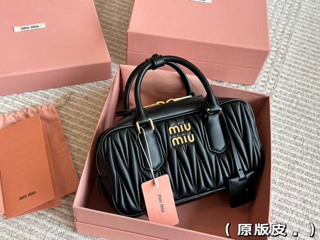 Original leather full packaging. Size: 23*12cm. Miumiu bowling briefcase. The ba