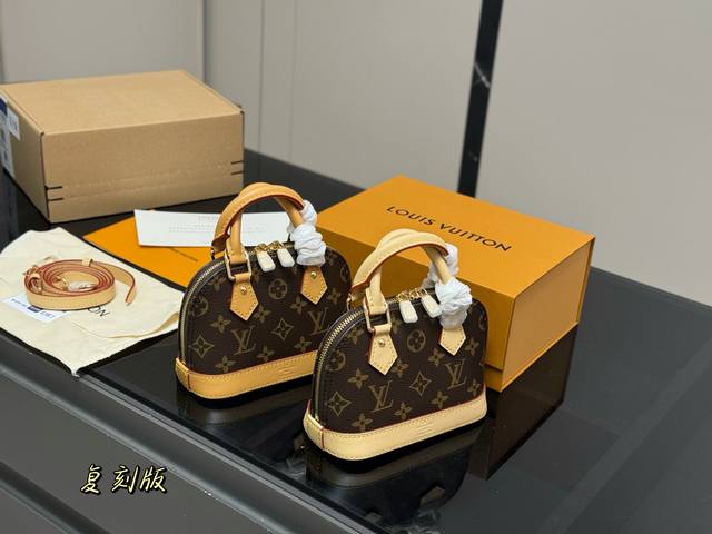 Comes with a folding box/airplane box. Size: 17*12cm. Small. LV Alma shell bag.