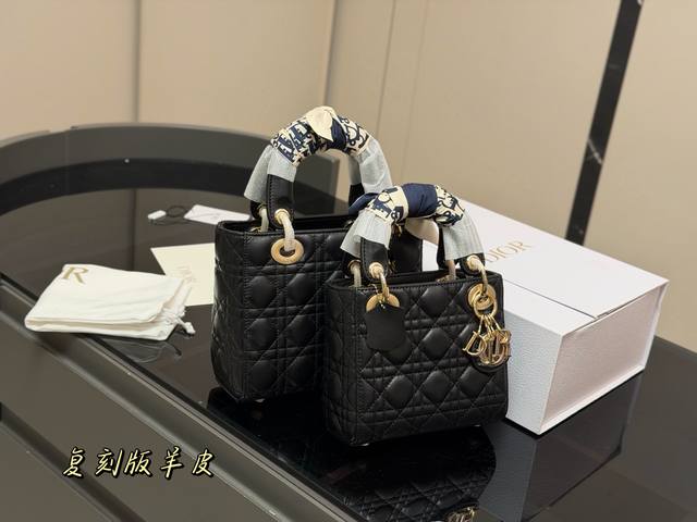 Comes with a folding box. Size: 20cm x 17cm. High-quality upgraded top-tier orig