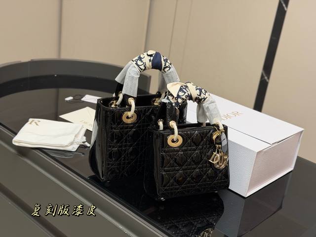 Comes with a folding box. Dimensions: 20*18cm, 17*13cm. High-quality upgraded ve