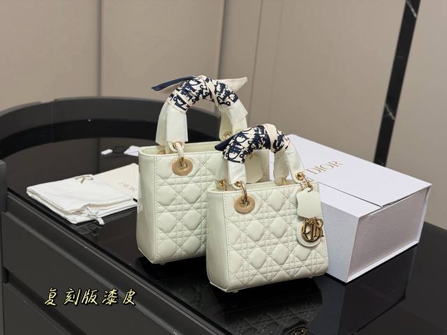 Comes with a folding box. Dimensions: 20*18cm, 17*13cm. High-quality upgraded ve