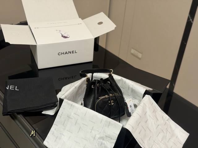 Comes with a folding box/airplane box. Chanel 22B - the cutest mini bucket bag!