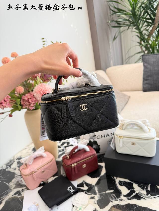 Trending Mini Box Lunch Box Chain Bag The small double buckle paired with a larg