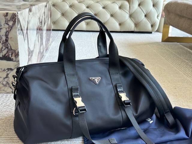 No box Size: 50*25Cm A versatile and stylish Prada black travel bag You'll need