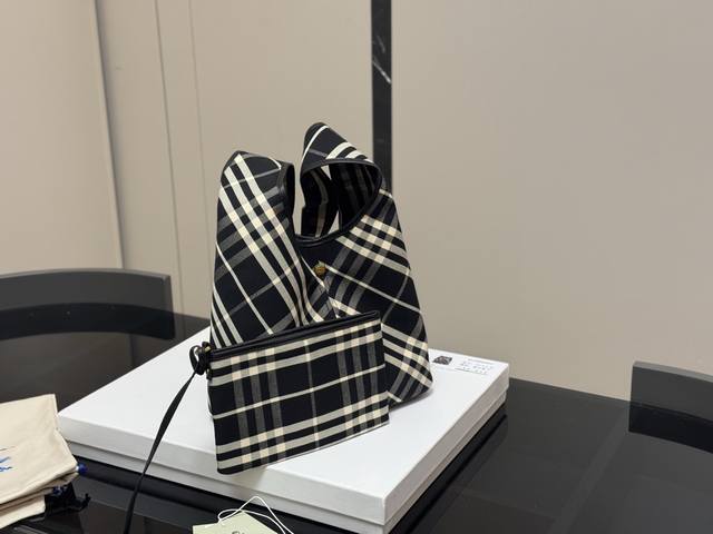 No box Size: 26.22Cm Burberry | Super cute Hobo bucket bag~ Multiple colors, can