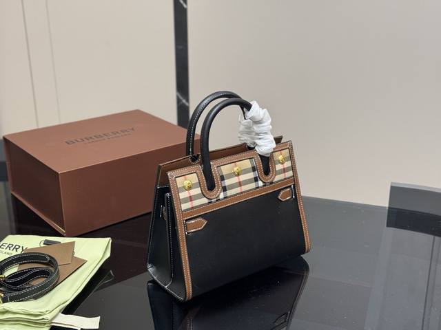 Comes with box, made of cowhide leather. Size: 25*20cm. Burberry Frances canvas