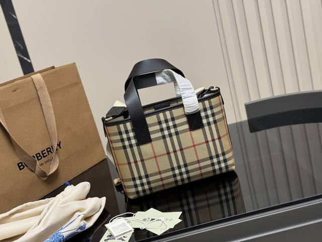 Burberry shopping bag, canvas material, large capacity to meet daily needs, espe