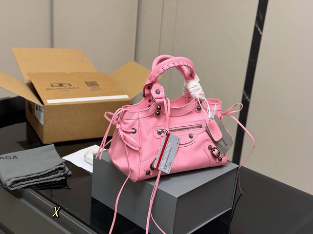 Comes with full packaging. Size: 26.20cm. Balenciaga new motorcycle oversized ba