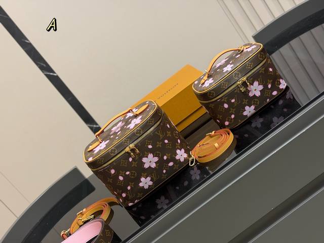 Folding Gift Box LV's makeup bag this season is quite popular in the fashion wor