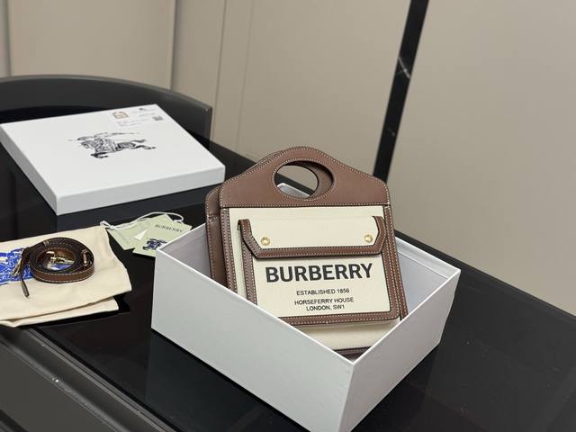 Comes with box. Size: 23.22cm. Burberry canvas messenger bag! It has an inherent