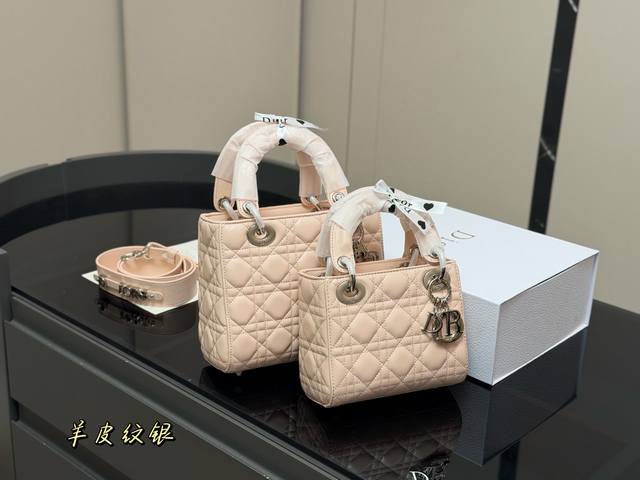 Comes with a folding box. Dimensions: 20*18cm, 17*13cm. High-quality upgraded ve