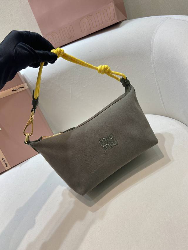 New Arrival 5Ne841 Lunchbox Bag This lunchbox bag uses imported fabric and a mat