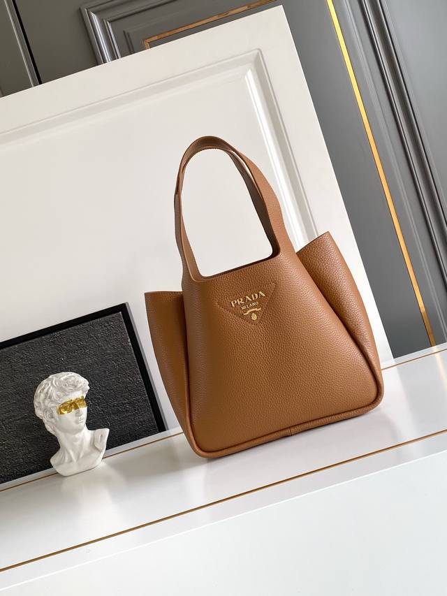 2025 Latest Style Basket Tote Bag, Large Size, Gold Hardware. This leather handb