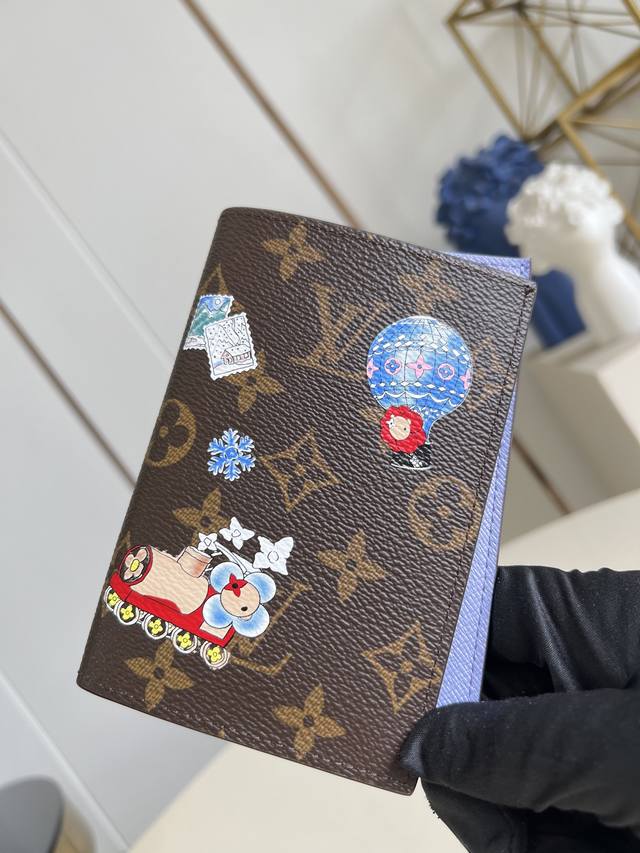 Factory Price p Top-Tier Original M15320 This passport holder is from the Vivie