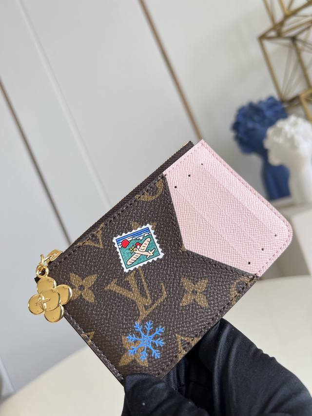 Factory Price p Top-Tier Original M15333 This Romy card holder presents a playfu