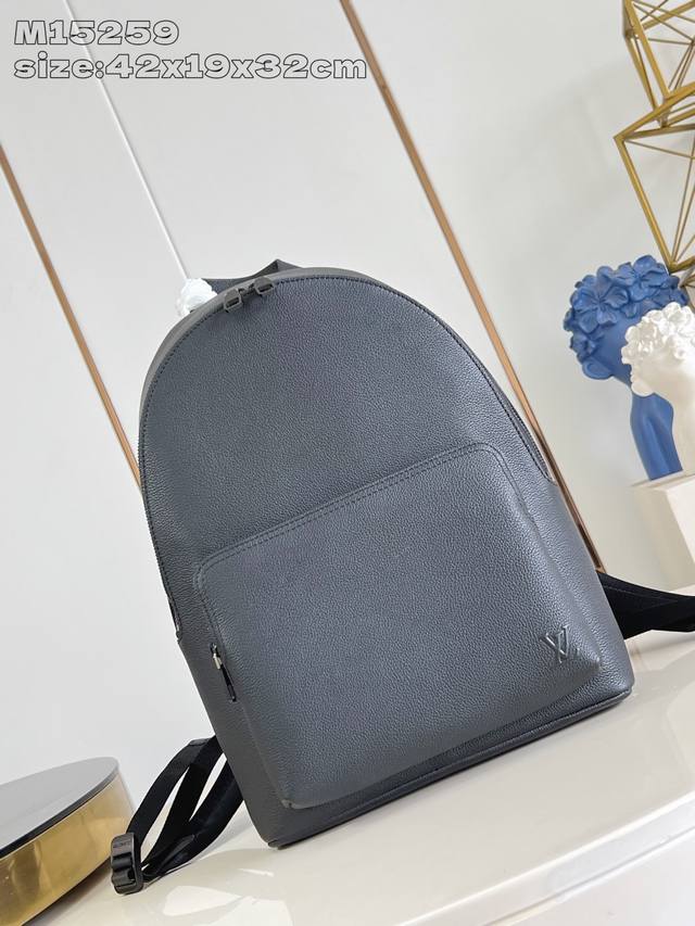 Exclusive Real Shot of M15259 Discovery Work Backpack: This backpack features a