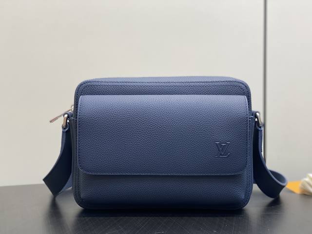 Original Quality M15260 Blue Full Leather Men's Boarding Messenger Bag. This boa