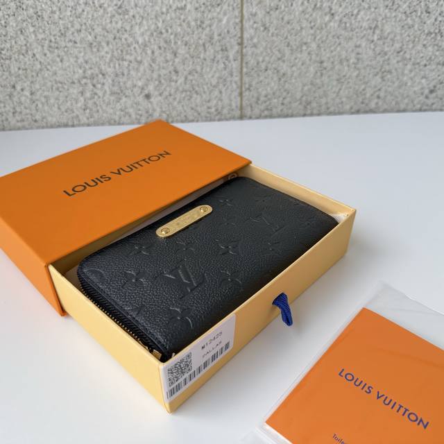 Authentic Top-Tier Original M12425 Zipper Bag Introduction: The new Margot wall