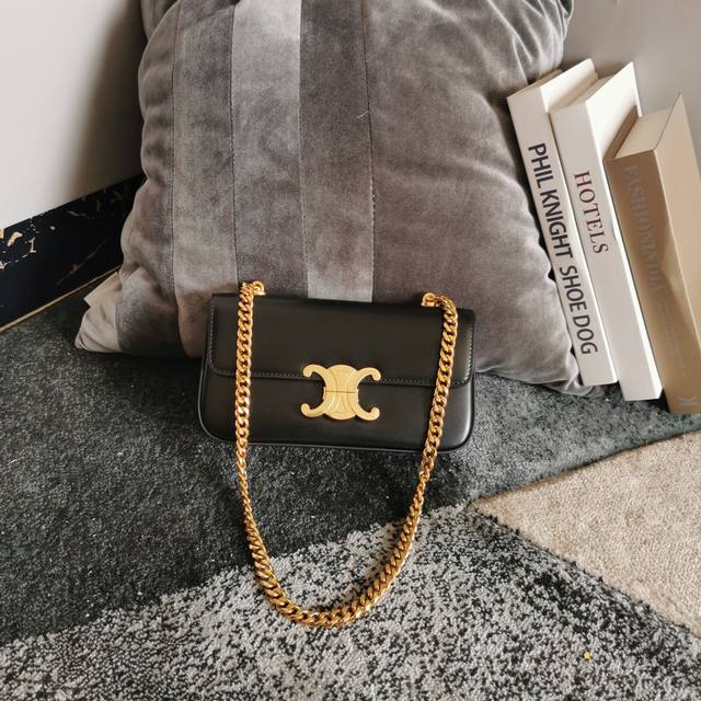 Authentic Product Celine Spring/Summer Collection New Short Chain Shoulder Bag.