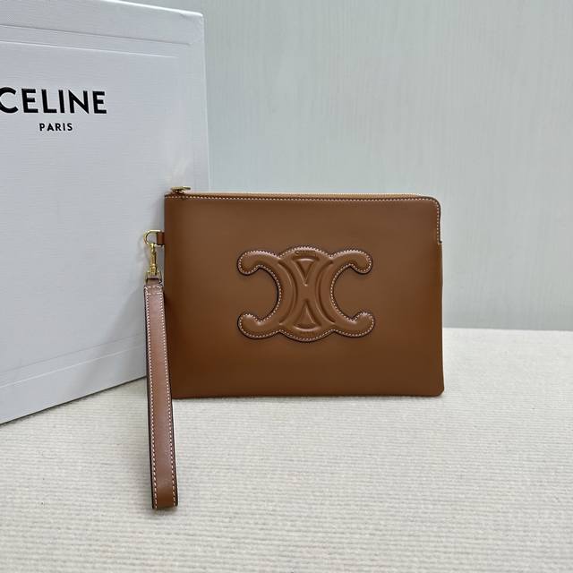 Authentic Product New Arrival This Celine clutch bag is a basic design with the