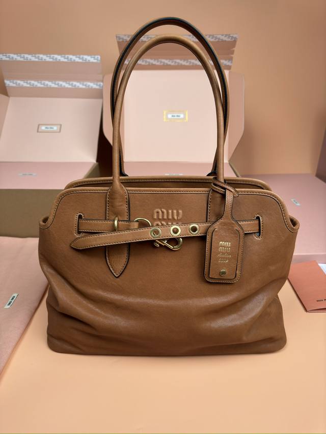 Original leather, with picture packaging Premium hardware, original leather Adv