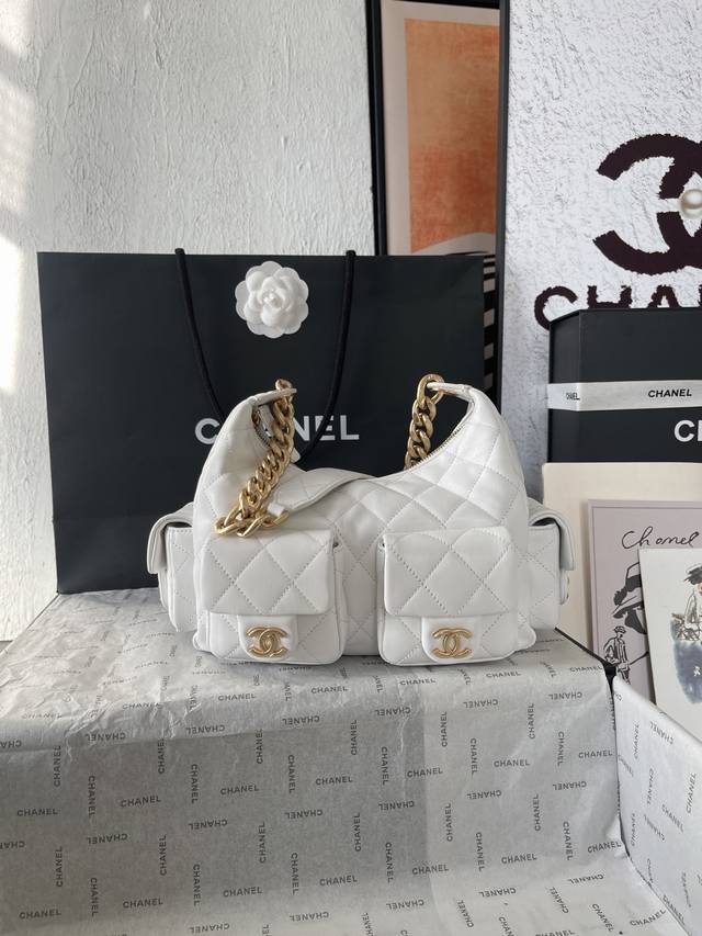 25C Popular Polished Lambskin Bag. This bag is surprisingly lightweight and beau