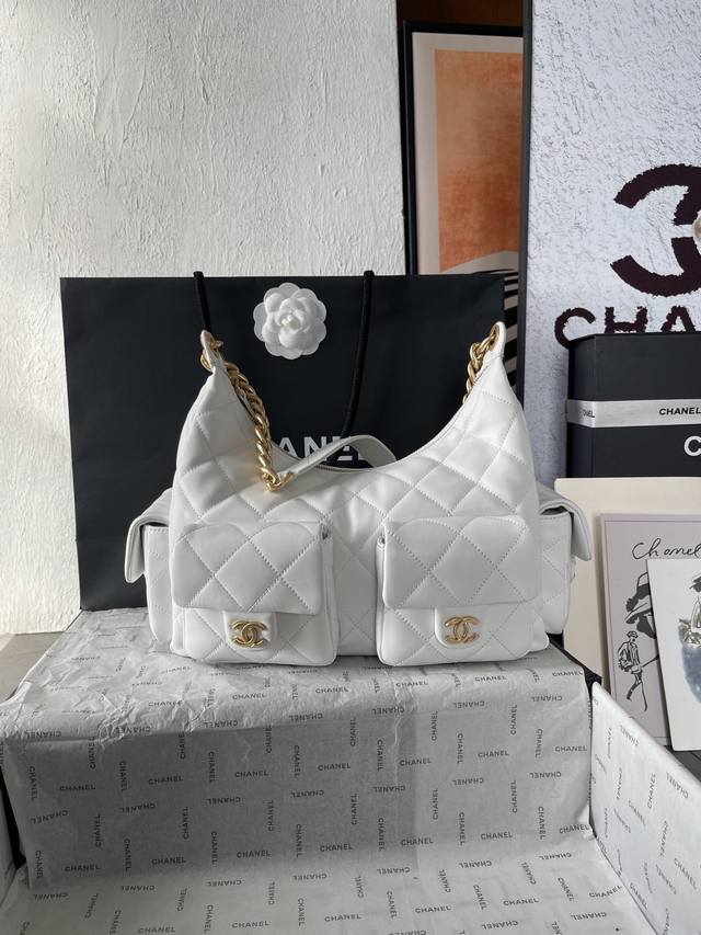 25C Popular Polished Lambskin Bag. This bag is surprisingly lightweight and beau