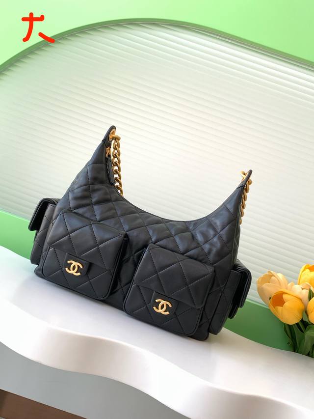 25C Hot Selling Black Polished Lambskin Bag. This bag is surprisingly lightweigh