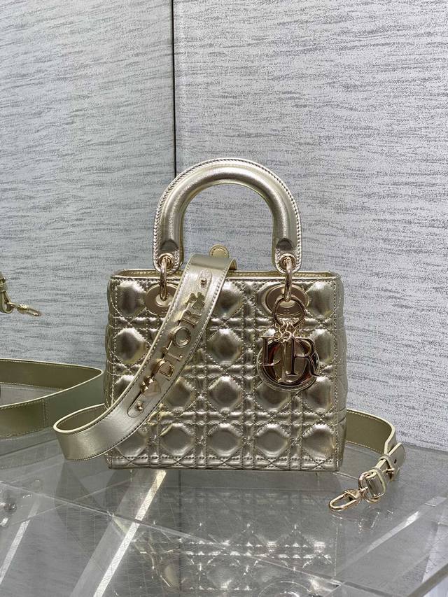 Authentic, high-quality Lady Dior four-compartment bag, classic shape, sweet ye