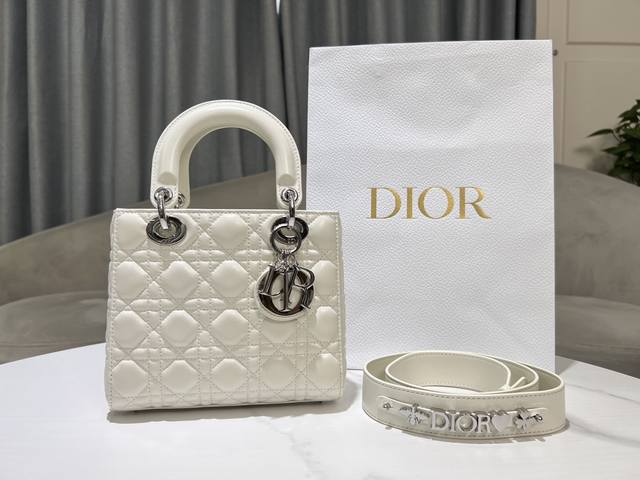 Authentic, high-quality white with silver buckle, in stock. Lady Dior four-comp