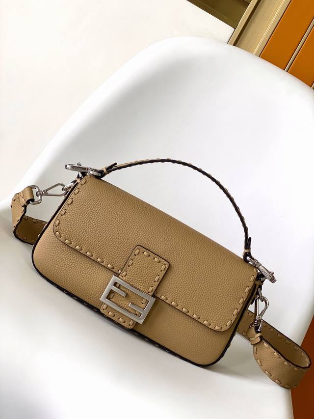 Authentic Fend1 Classic Medium Style, Lychee Grain Leather, Unique Design Exude