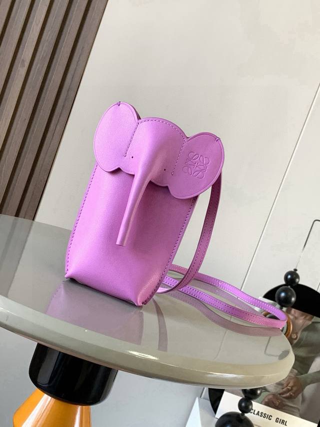 Original Leather Classic cowhide elephant bag. This small elephant-shaped bag is