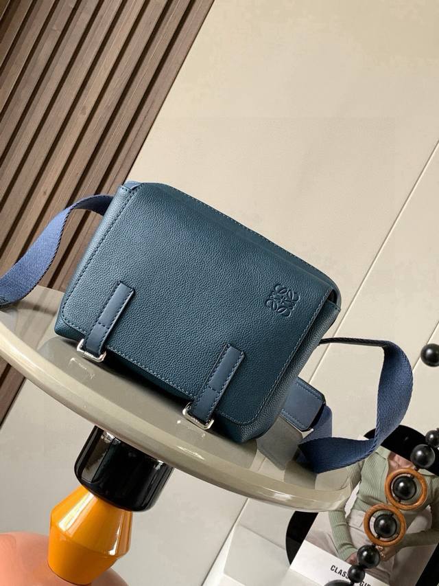 Original Leather L0Ewe New Xs Military Messenger Bag. This classic messenger bag