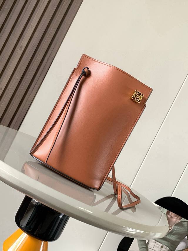 Original Leather Dice Pocket Cowhide Dice Phone Bag. This practical small bag is