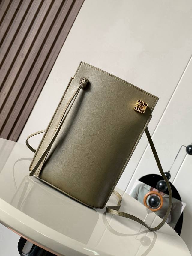 Original Leather Dice Pocket Cowhide Dice Phone Bag. This practical small bag is