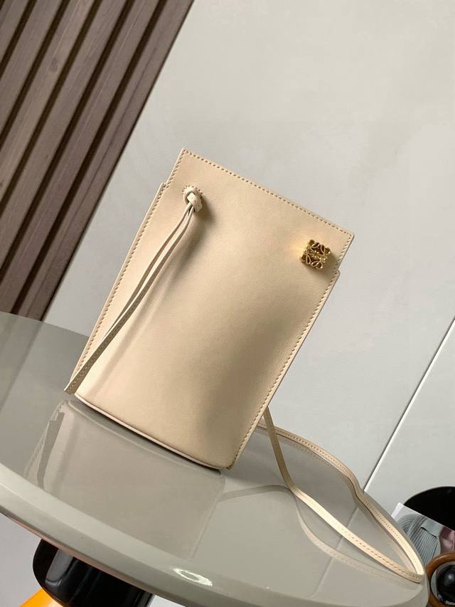 Original Leather Dice Pocket Cowhide Dice Phone Bag. This practical small bag is