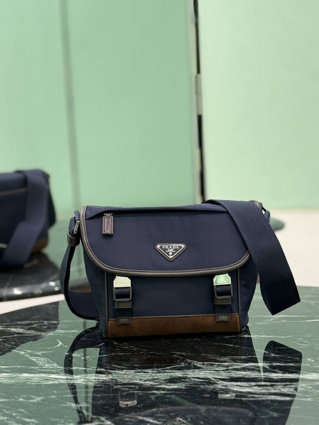 Authentic New Small Messenger Bag This messenger bag features a sporty design,