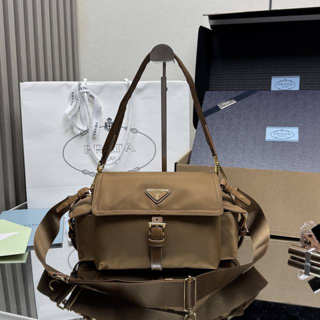 Authentic Top-Tier Original New Small Messenger Bag 1Bd394 This small handbag p