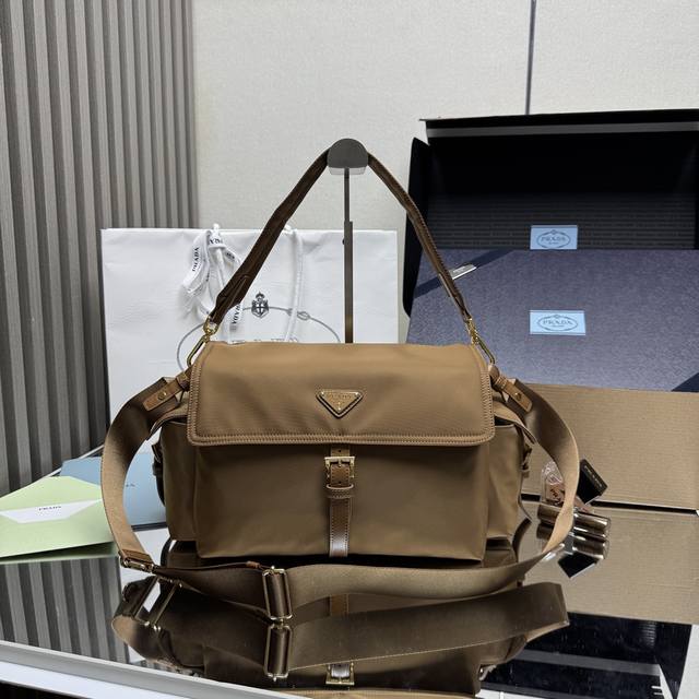 Authentic Top-Tier Original New Messenger Bag 1Bd391 Large Size. This handbag p