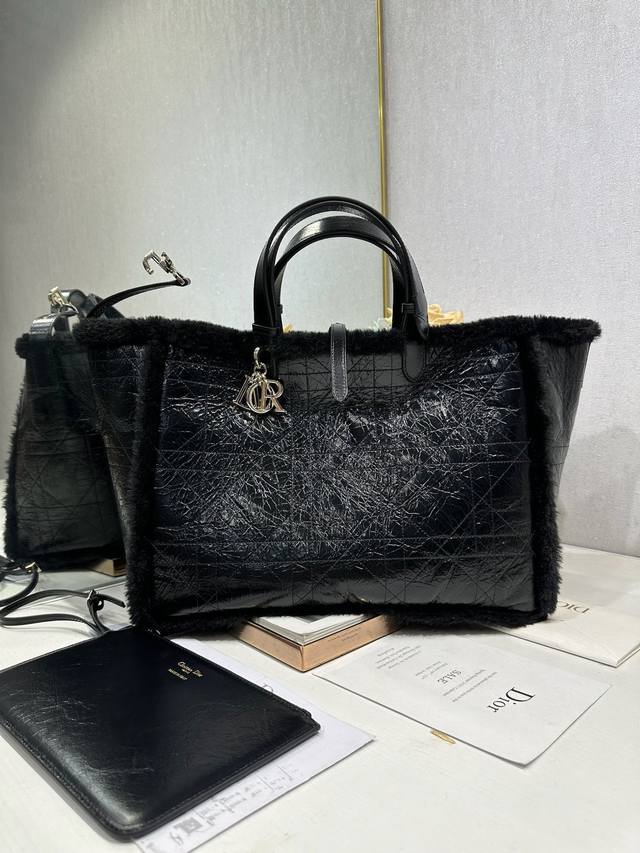 Top-Tier Original Large D Ior Toujours Handbag with Cracked Black and Black Fur