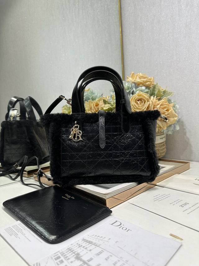 Top-tier original small D Ior Toujours handbag, cracked black with black fur tr