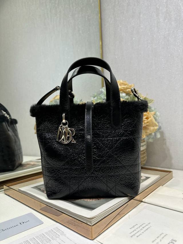 Top-tier original Dioralps Small Dior Toujours Vertical Handbag, Cracked Black w