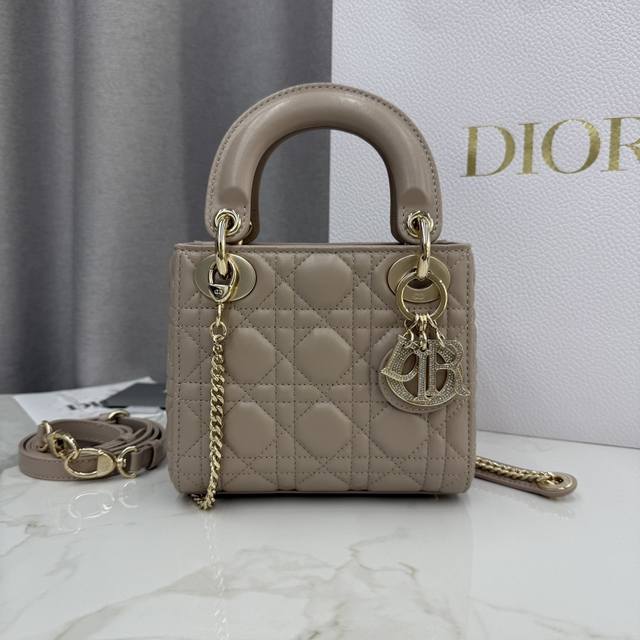 Top-tier original single-piece three-compartment beige lambskin diamond buckle L