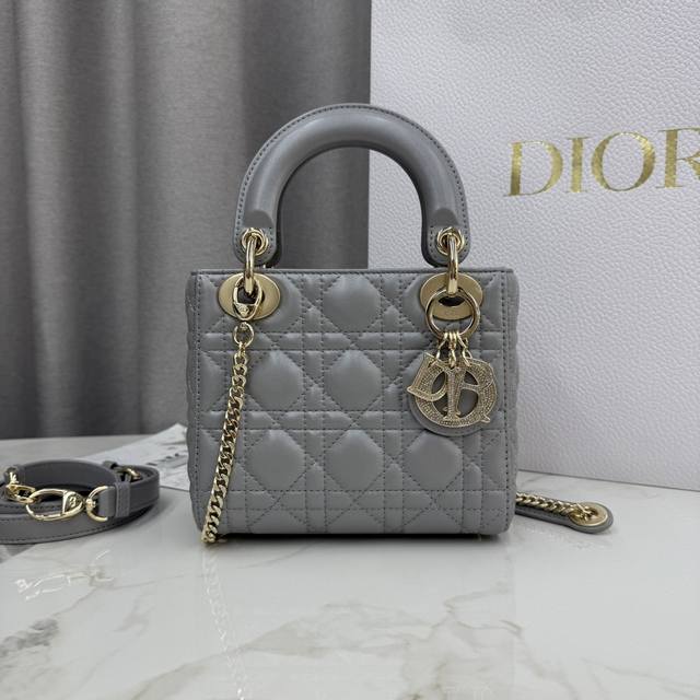 Top-quality original single-compartment pearlescent grey lambskin diamond buckle