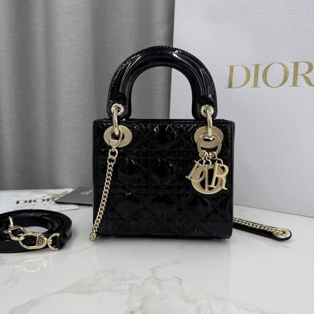 Top-quality original single-compartment black patent leather Lady Dior bag with