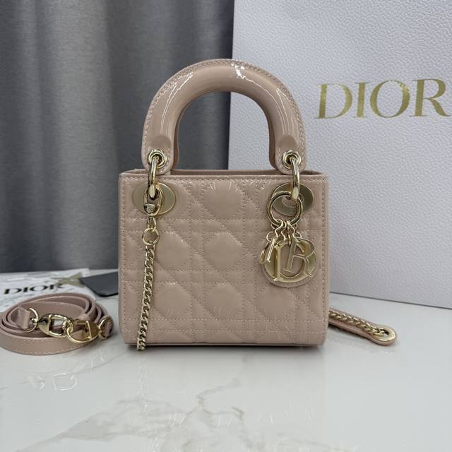 Top-quality original single-compartment Lady Dior bag in blush pink patent leath