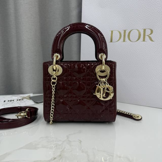 Top-quality original single-compartment burgundy patent leather Lady Dior bag wi