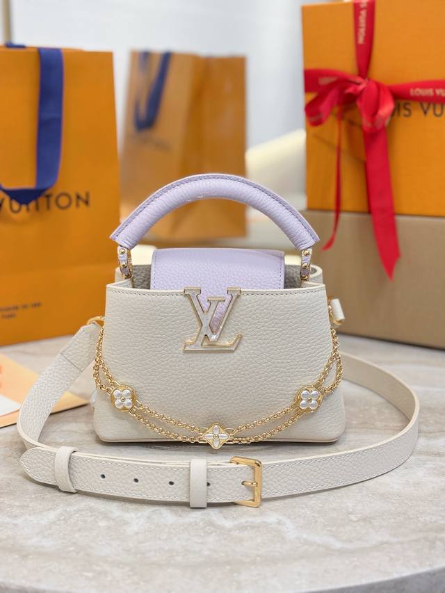 M25862 Off-white Taro Purple Mini 21cm This Capucines mini handbag is from the D